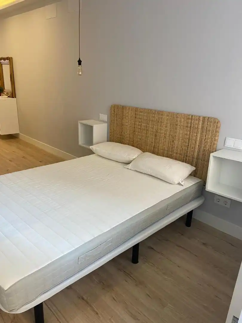 Dormitori de Pis en venda en Burgos amb Calefacció, Parquet i Moblat