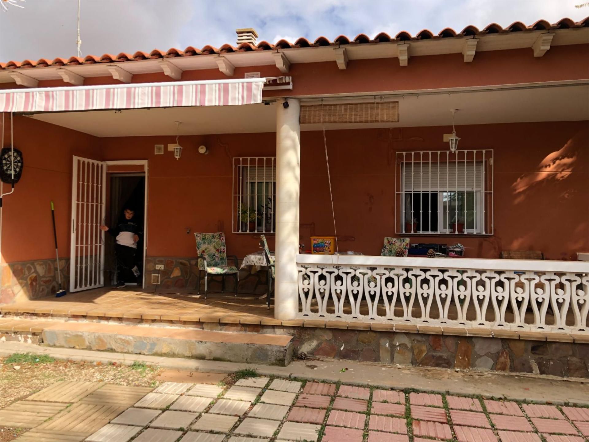 Exterior view of House or chalet for sale in Villar de Cañas  with Heating, Private garden and Terrace