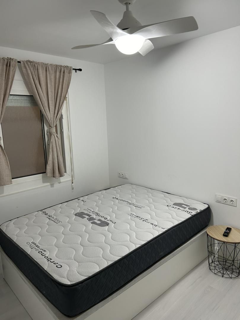 Bedroom of Flat to share in Sant Joan Despí  with Parquet flooring, Furnished and Oven