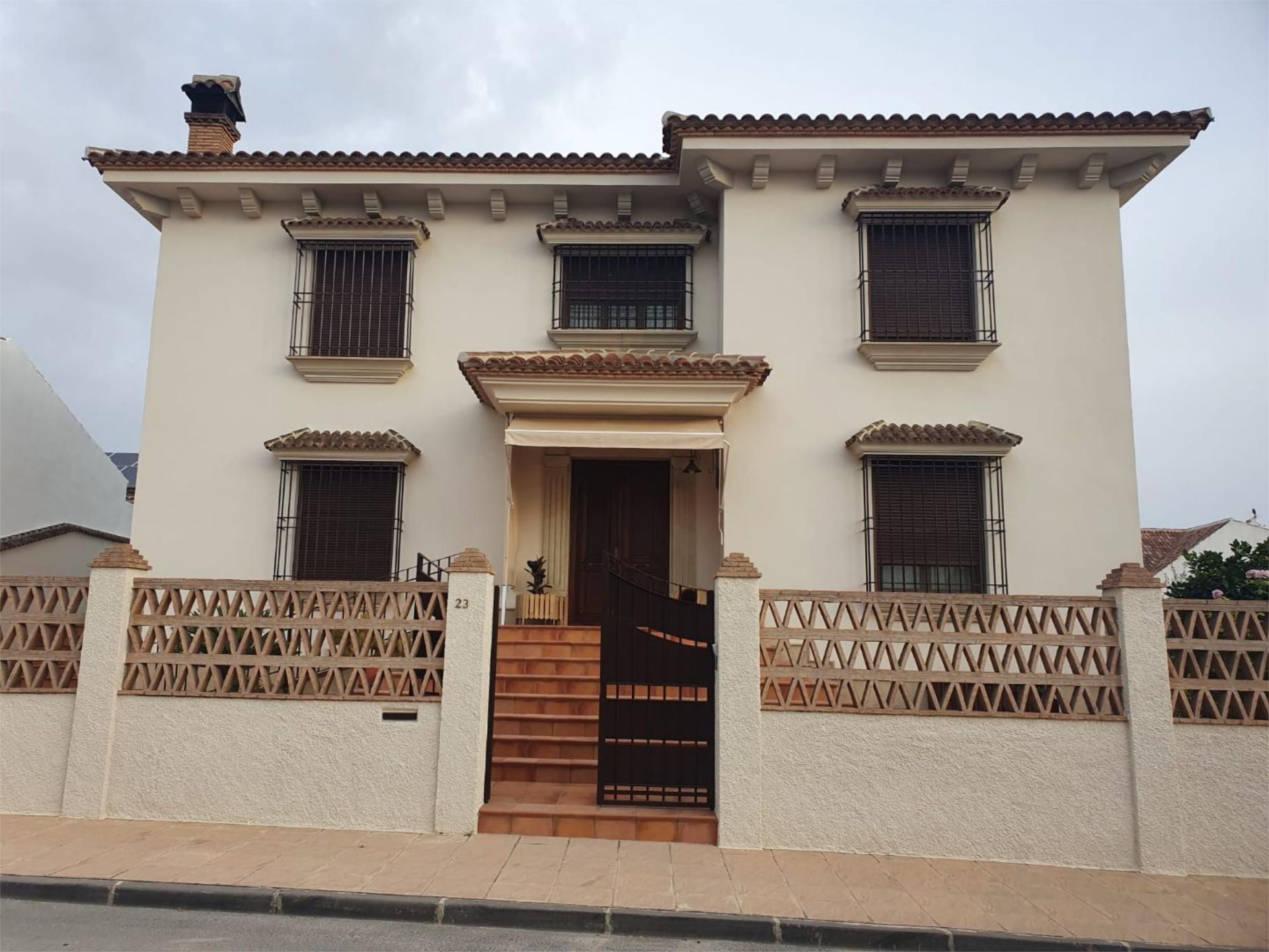 Vista exterior de Casa o xalet en venda en Martos amb Aire condicionat, Calefacció i Jardí privat