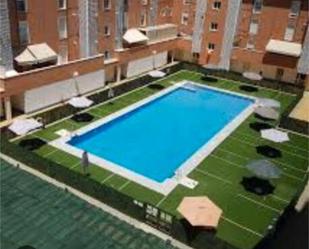 Piscina de Pis de lloguer en  Sevilla Capital amb Jardí privat, Terrassa i Piscina