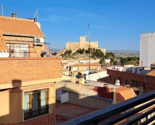 Vista exterior de Àtic en venda en Almansa amb Calefacció i Terrassa