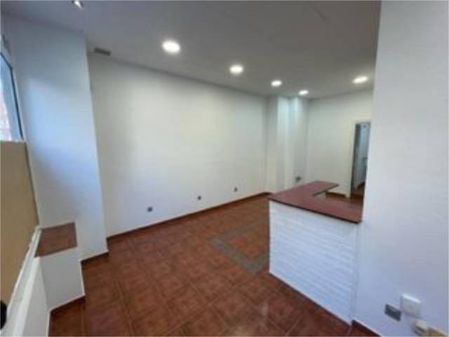 Local comercial en Alquiler en Calle Evaristo Valle, 5 en Milán - Pumarín