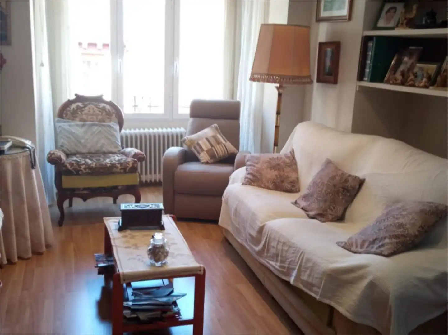 Piso en venta en Calle del Conde de Aranda, 23, Plaza de Toros Sala de estar de Piso en venta en Zaragoza Capital con Aire acondicionado y Terraza