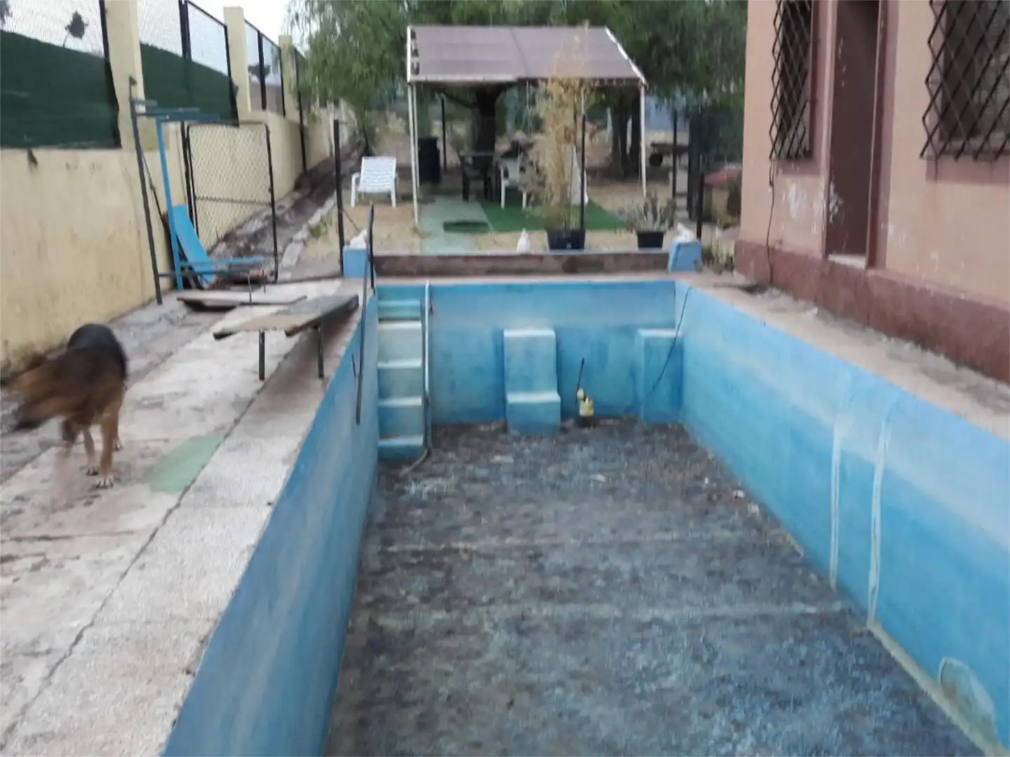 Schwimmbecken von Grundstücke zum Verkauf in Cáceres