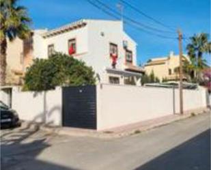 Vista exterior de Casa adosada en venda en Torrevieja amb Terrassa i Piscina