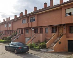 Vista exterior de Casa adosada en venda en Medina del Campo amb Calefacció i Parquet