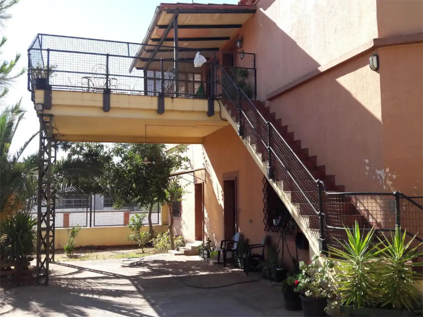 Vista exterior de Casa o xalet en venda en Cáceres amb Aire condicionat, Jardí privat i Terrassa
