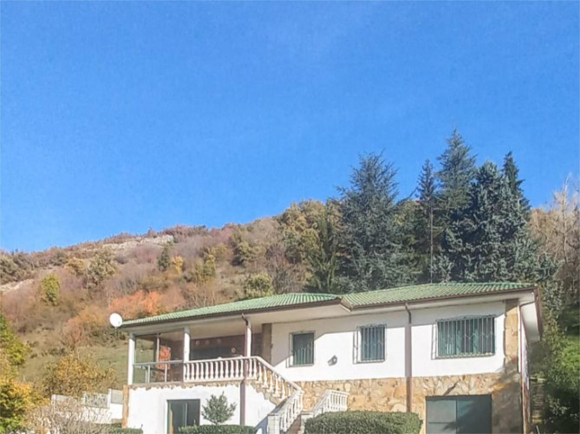 Vista exterior de Casa o xalet en venda en Valdepiélago amb Calefacció, Jardí privat i Terrassa