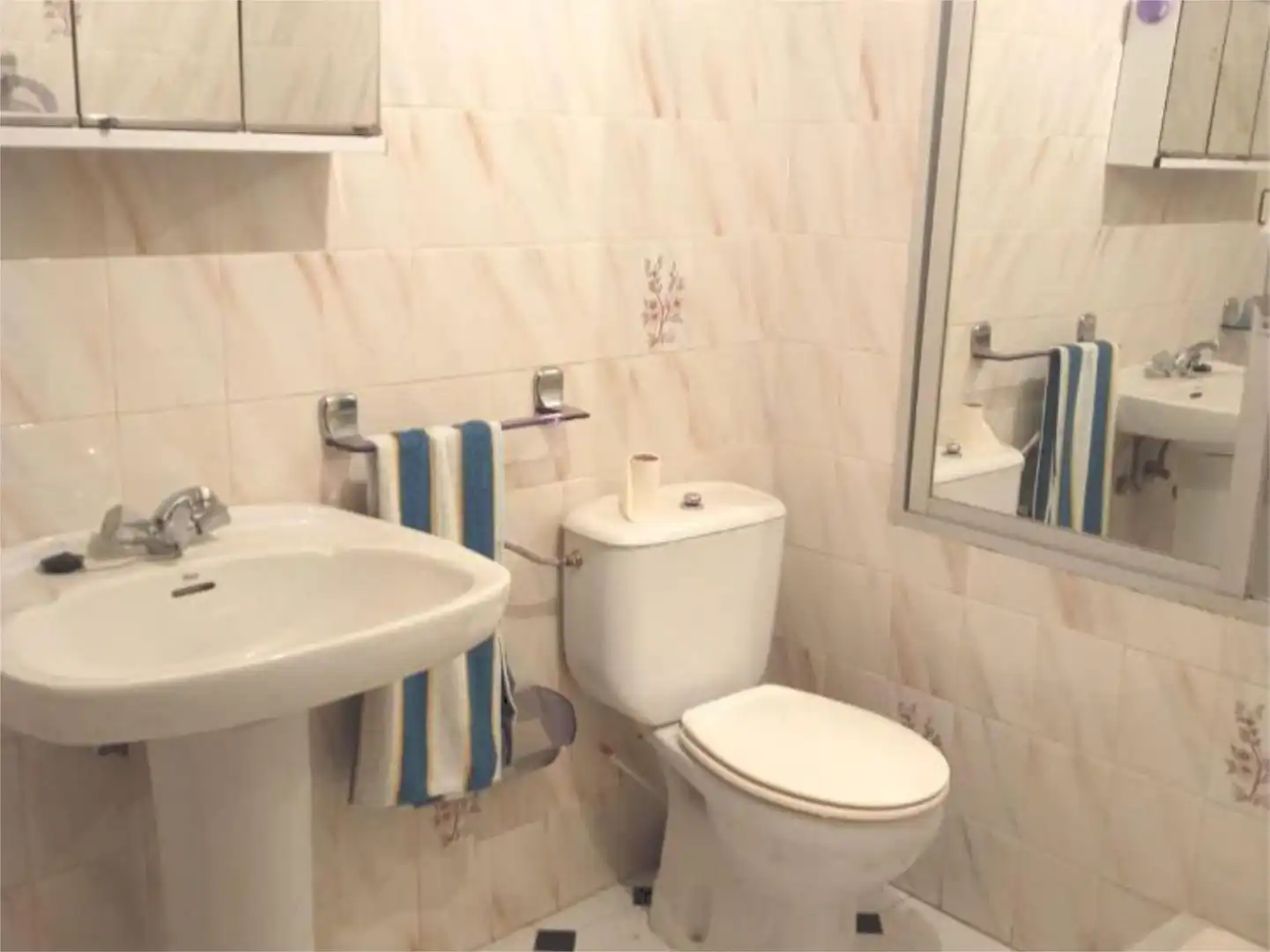 Casa adosada en venta en Avenida de la Constitución, 29, Torremenga Baño de Casa adosada en venta en Torremenga con Jardín privado, Terraza y Trastero