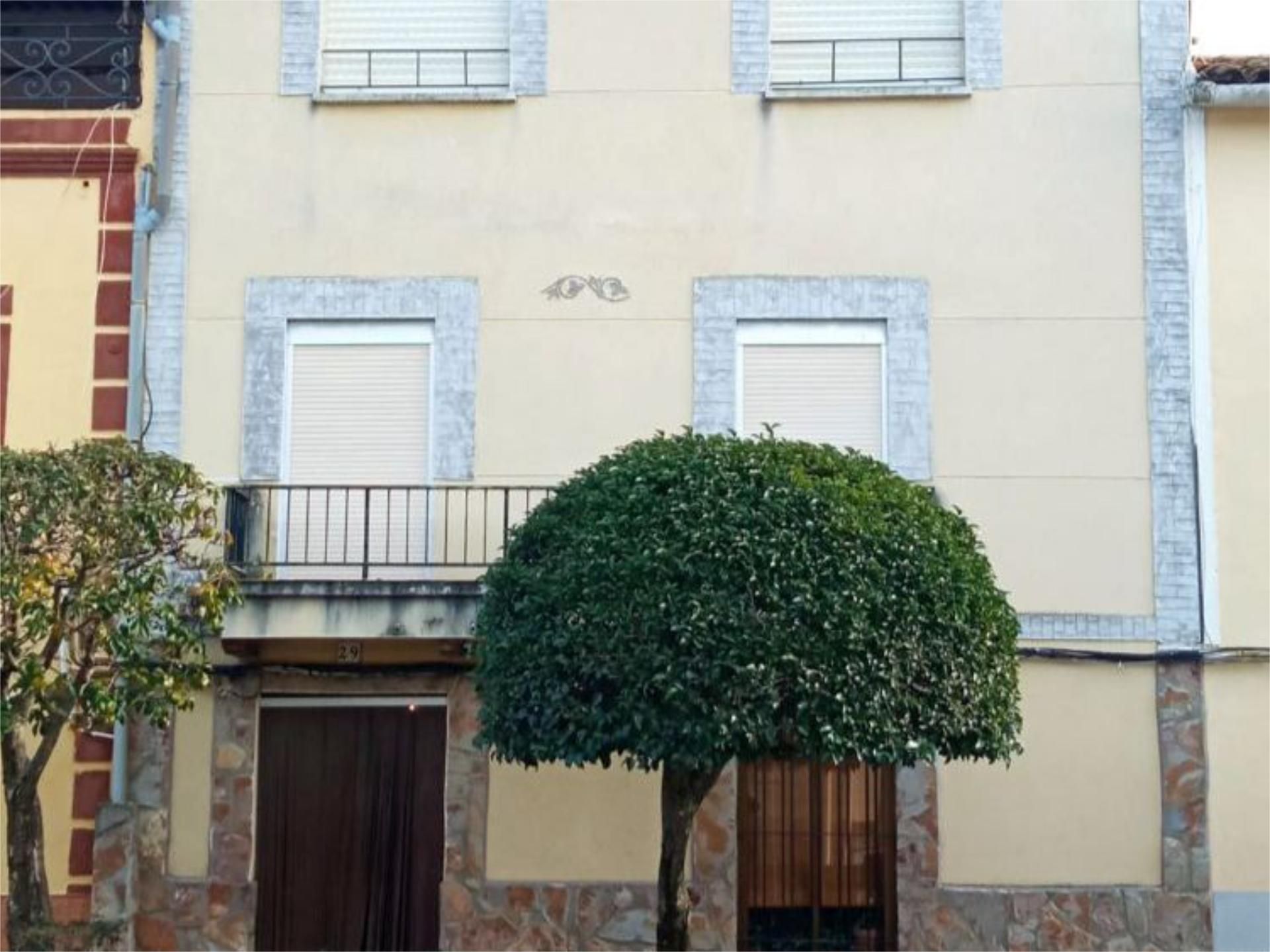 Vista exterior de Casa adosada en venda en Torremenga amb Jardí privat, Terrassa i Traster