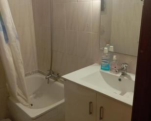 Bathroom of Apartment to share in Torrent  with Heating, Terrace and Furnished