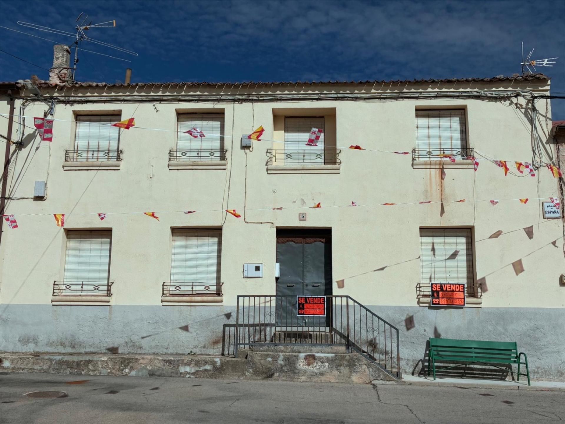 Vista exterior de Pis en venda en Cobos de Fuentidueña amb Jardí privat i Balcó