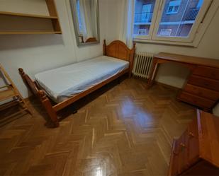 Bedroom of Flat to share in Salamanca Capital  with Balcony