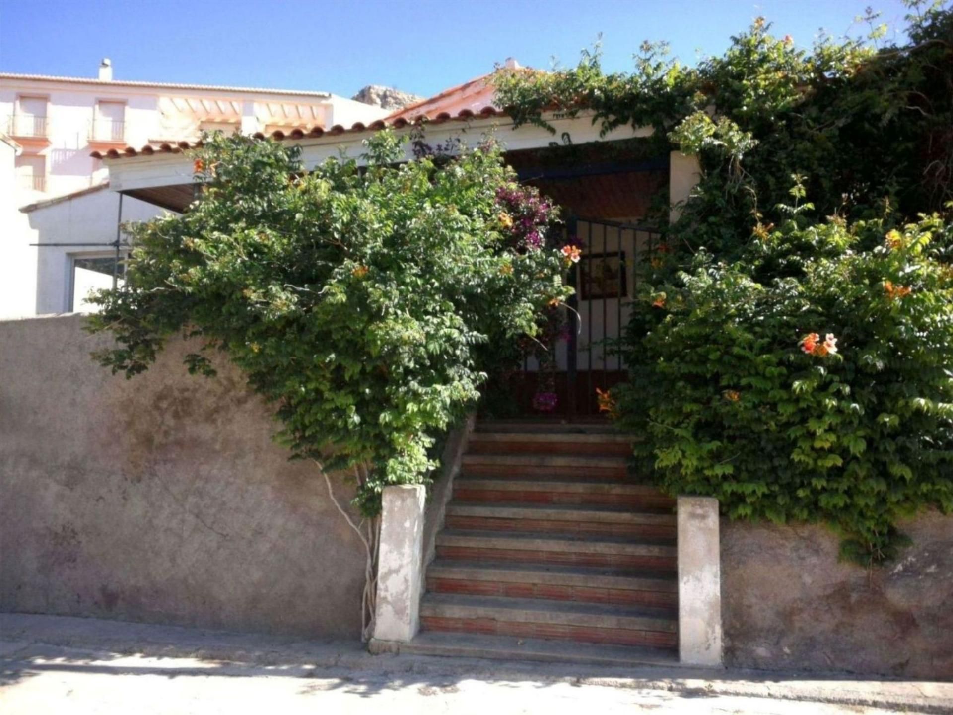Exterior view of House or chalet for sale in Gestalagar  with Air Conditioner and Private garden