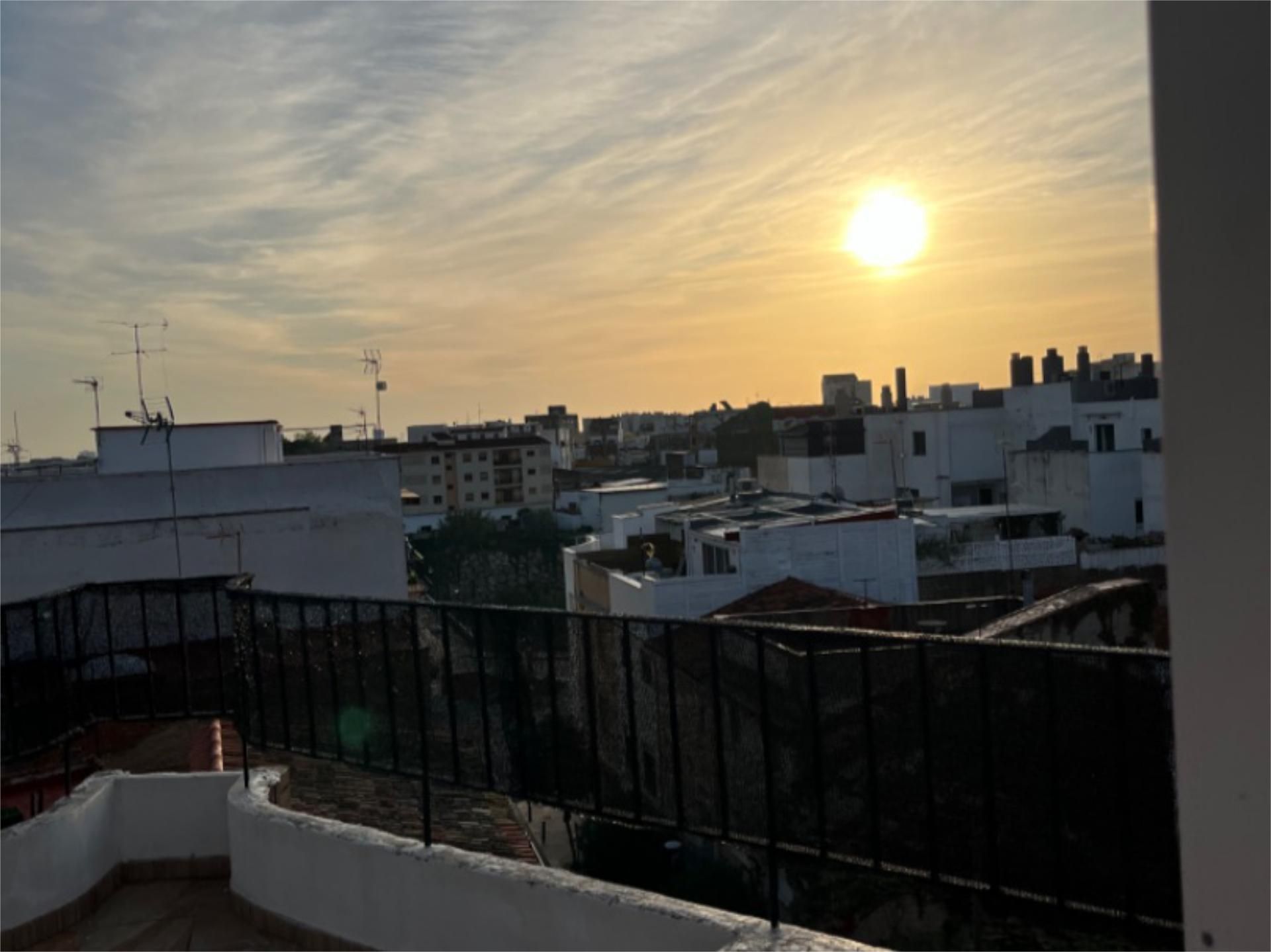 Vista exterior de Pis per a compartir en Gandia amb Aire condicionat, Parquet i Terrassa