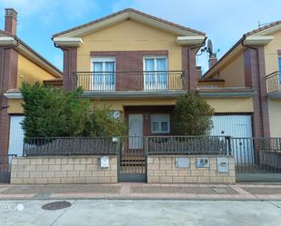 Vista exterior de Casa adosada en venda en Andosilla amb Calefacció, Jardí privat i Parquet