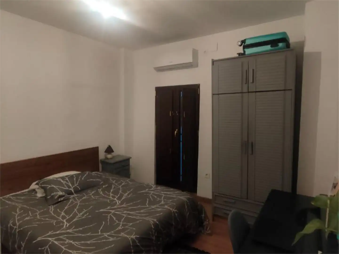 Room in Cuesta del Chapiz, 22, Barrio de Albaicín Bedroom of Duplexes for share in Granada with Air Conditioner, Parquet flooring and Terrace