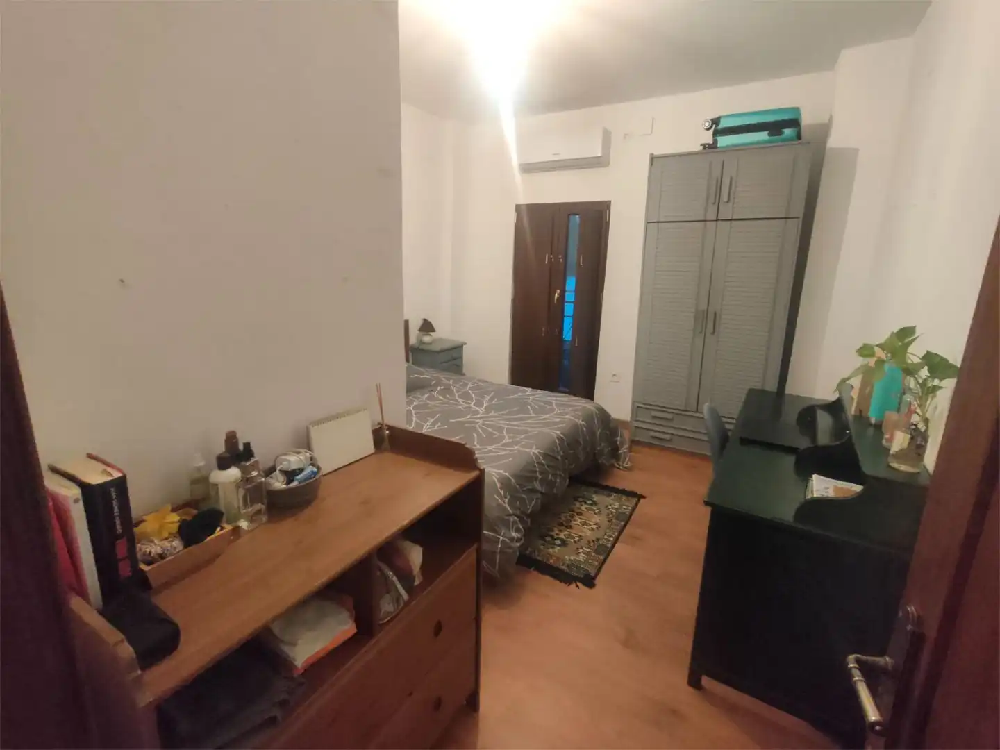 Room in Cuesta del Chapiz, 22, Barrio de Albaicín Bedroom of Duplexes for share in Granada with Air Conditioner, Parquet flooring and Terrace