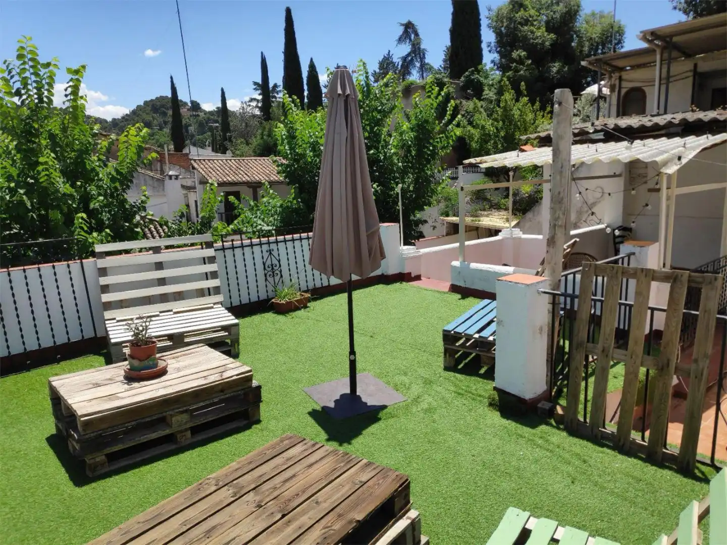 Room in Cuesta del Chapiz, 22, Barrio de Albaicín Terrace of Duplexes for share in Granada with Air Conditioner, Parquet flooring and Terrace