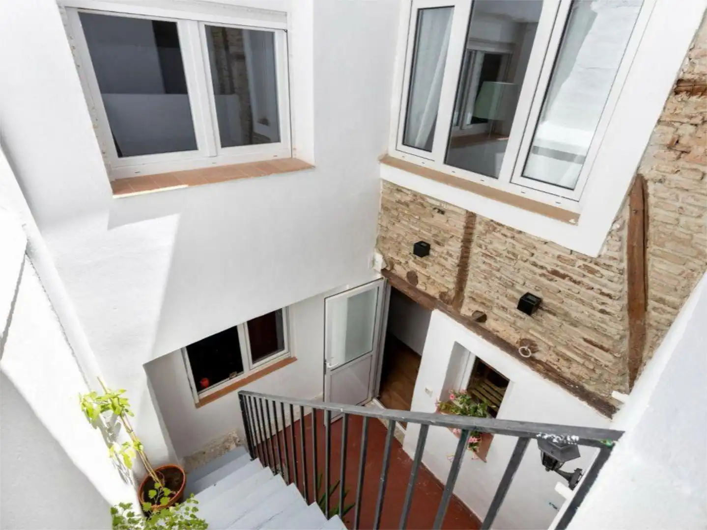 Room in Cuesta del Chapiz, 22, Barrio de Albaicín Duplexes for share in Granada with Air Conditioner, Parquet flooring and Terrace