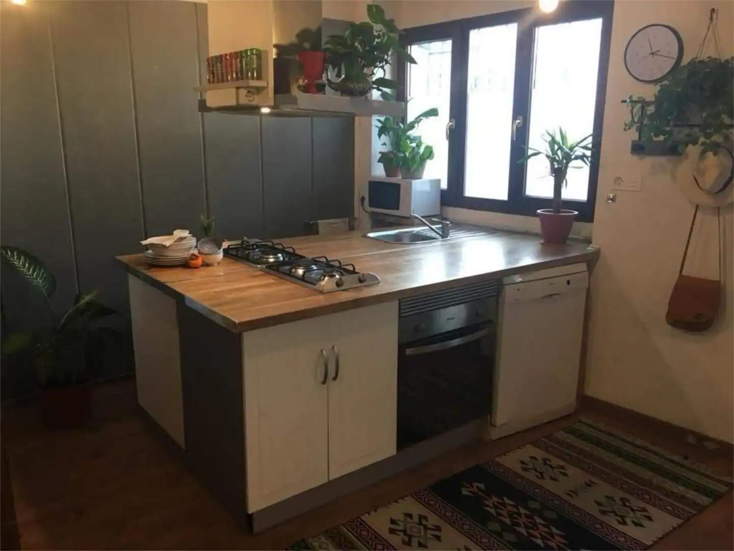 Room in Cuesta del Chapiz, 22, Barrio de Albaicín Kitchen of Duplexes for share in Granada with Air Conditioner, Parquet flooring and Terrace