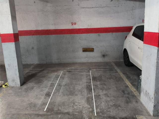 Garaje en Alquiler en Carrer de Provença, 556 en El Camp de l'Arpa del Clot