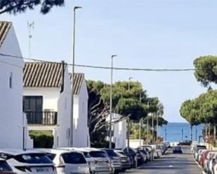 Vista exterior de Casa o xalet en venda en Chiclana de la Frontera amb Aire condicionat, Calefacció i Jardí privat