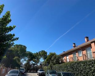 Vista exterior de Casa o xalet en venda en Fuente El Saz de Jarama amb Aire condicionat, Terrassa i Piscina