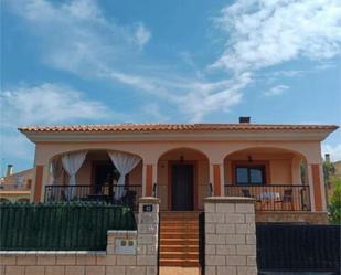 Vista exterior de Casa adosada en venda en Santibáñez el Alto amb Calefacció, Jardí privat i Terrassa