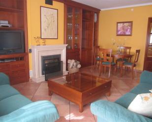 Living room of Flat for sale in Las Navas del Marqués   with Heating, Terrace and Storage room