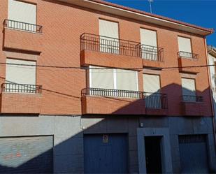 Vista exterior de Casa adosada en venda en Linares amb Terrassa i Balcó