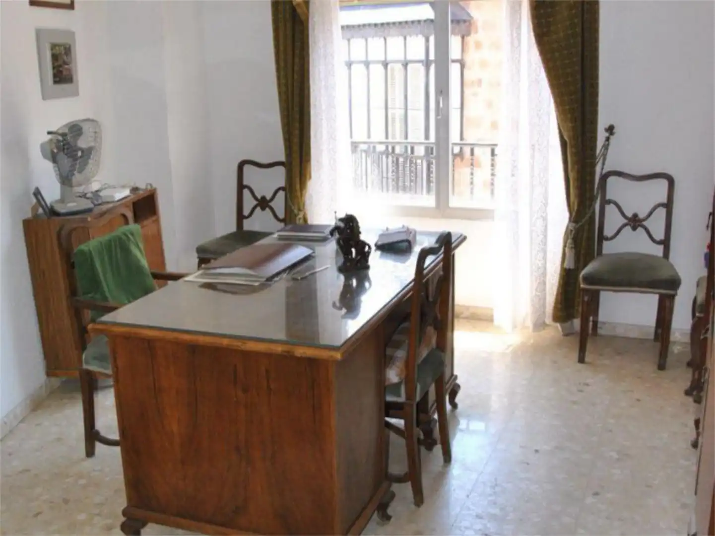Einfamilien-Reihenhaus zum Verkauf in Plaza del Gallo, 3, Centro ciudad Schlafzimmer von Einfamilien-Reihenhaus zum Verkauf in Linares mit Terrasse und Balkon