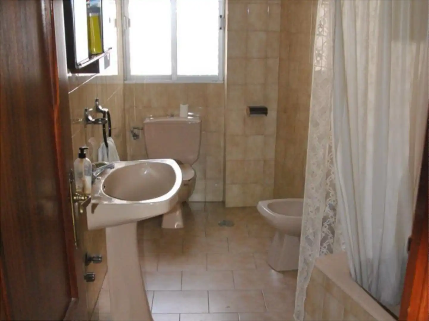 Einfamilien-Reihenhaus zum Verkauf in Plaza del Gallo, 3, Centro ciudad Badezimmer von Einfamilien-Reihenhaus zum Verkauf in Linares mit Terrasse und Balkon