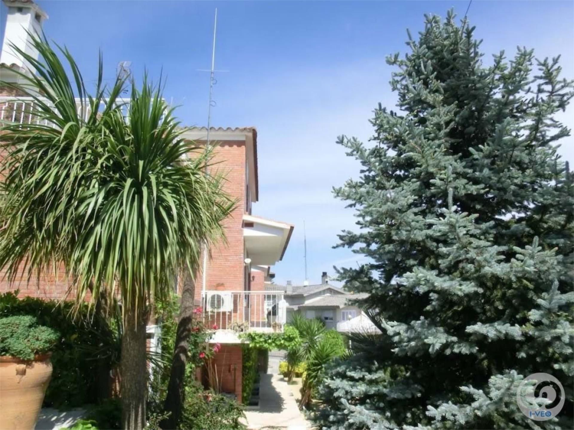 Exterior view of House or chalet for sale in Figueres  with Air Conditioner, Terrace and Swimming Pool