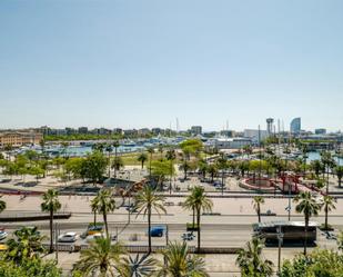 Vista exterior de Àtic de lloguer en  Barcelona Capital amb Aire condicionat i Terrassa