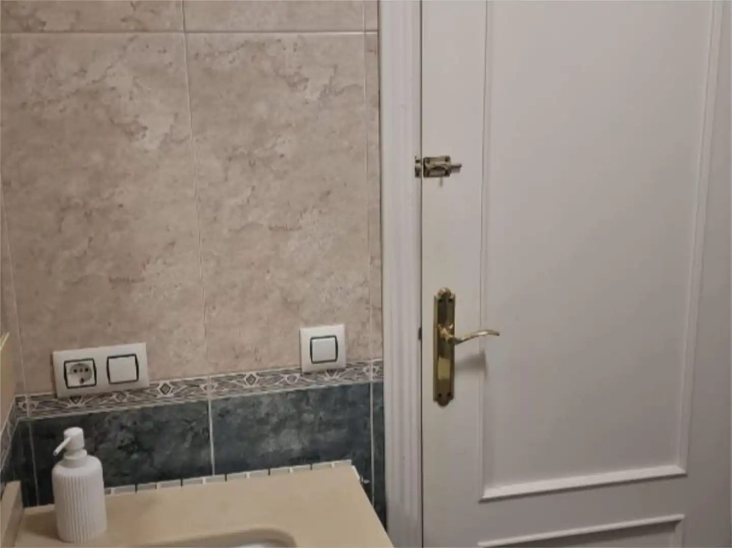 Wohnung zur Miete in Calle Cervantes, 54, Carboneras de Guadazaón Badezimmer von Wohnung zur Miete in Carboneras de Guadazaón mit Heizung, Parkett und Terrasse