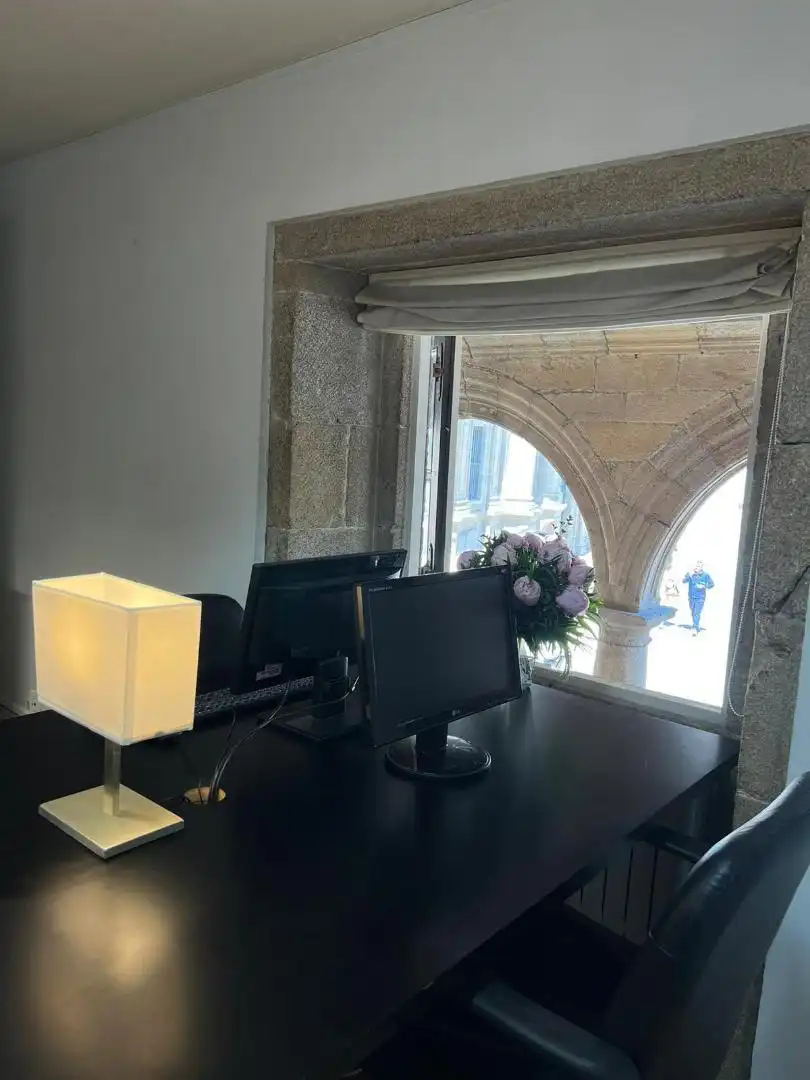 Oficina de lloguer a Praza da Quintana de Vivos, 1, Casco Histórico Oficina de lloguer en Santiago de Compostela
