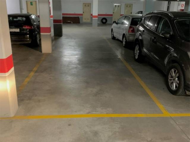 Garaje en Alquiler en Calle Franz Kafka, 12 en El Tejar - Hacienda Bizcochero