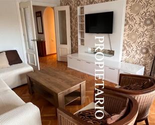 Living room of Flat to rent in  Almería Capital  with Air Conditioner, Heating and Parquet flooring