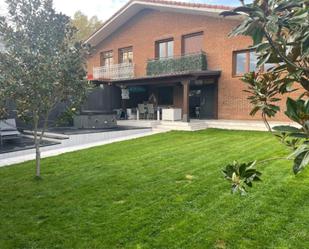 Jardí de Casa o xalet en venda en Vitoria - Gasteiz amb Terrassa, Piscina i Balcó