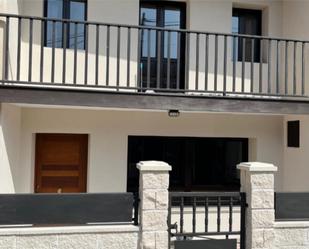 Exterior view of Single-family semi-detached for sale in Valdáliga  with Terrace and Balcony