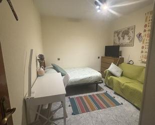 Bedroom of Flat to share in  Madrid Capital  with Heating, Oven and Washing machine