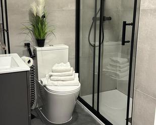 Bathroom of Study to rent in  Madrid Capital  with Air Conditioner, Heating and Furnished
