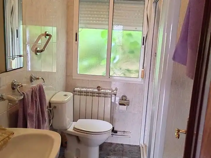 Flat for sale in Plaza de Galicia, S/n, Monterroso Bathroom of Flat for sale in Monterroso with Terrace and Swimming Pool
