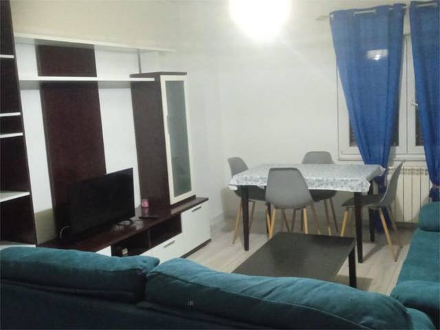 Piso en Alquiler en Calle Vitigudino, 34 en Carmelitas