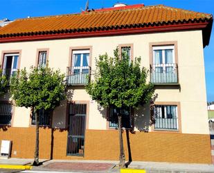 Vista exterior de Casa o xalet en venda en Bormujos amb Aire condicionat, Terrassa i Balcó
