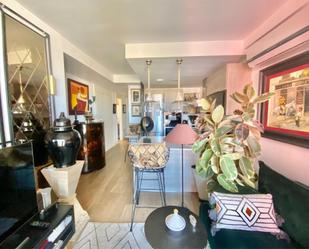 Living room of Flat for sale in  Madrid Capital  with Air Conditioner and Swimming Pool