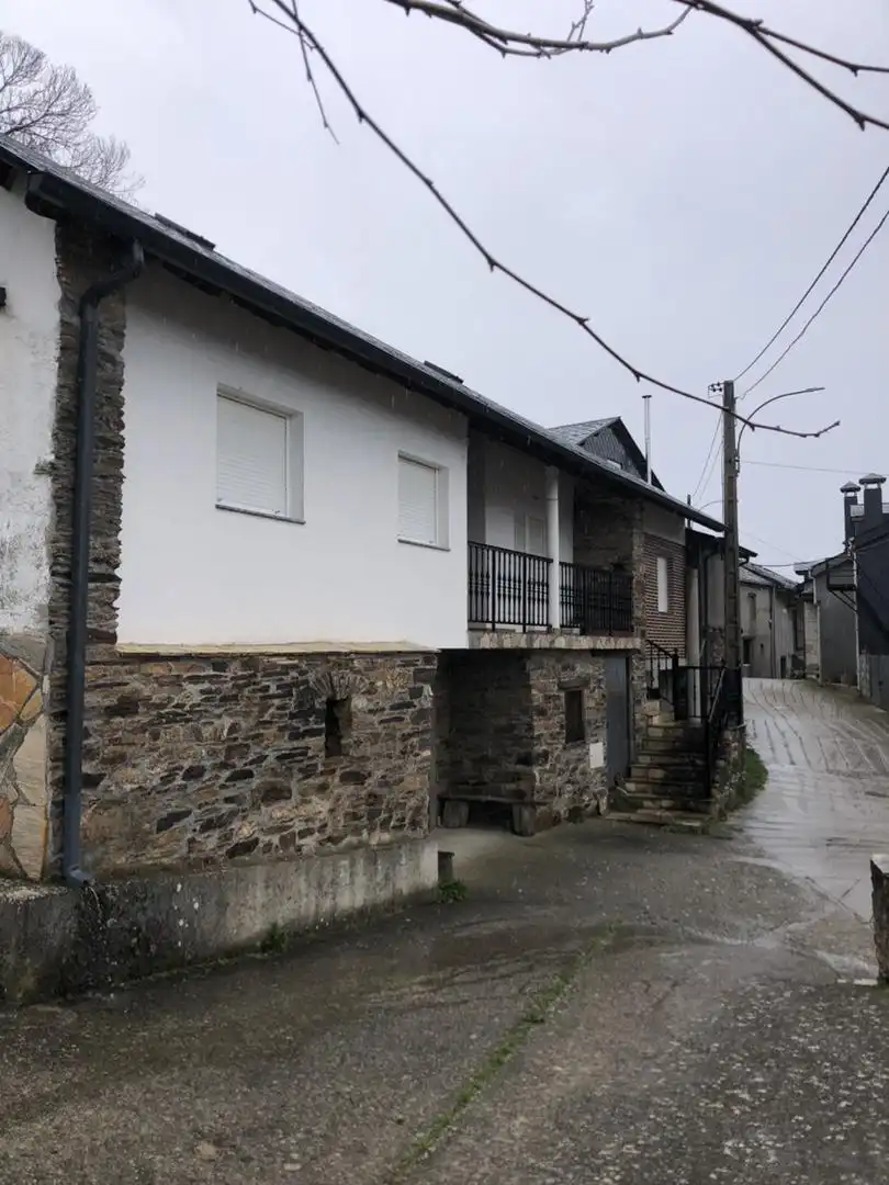Flat for sale in Dragonte, Corullón Exterior view of Flat for sale in Corullón with Balcony