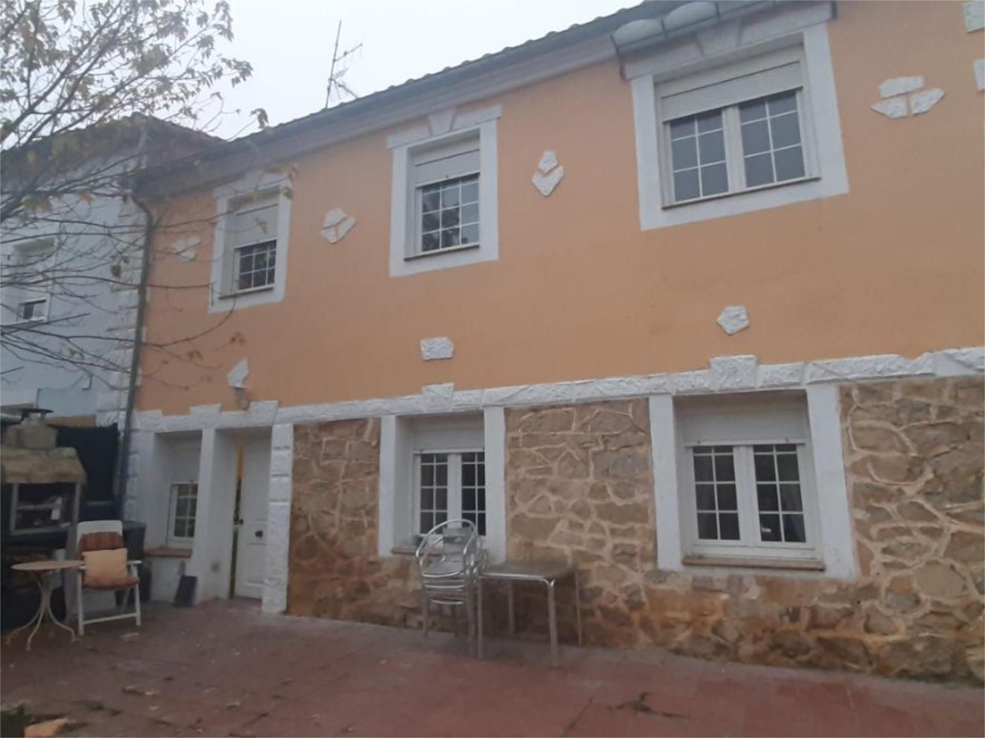 Vista exterior de Casa adosada en venda en Oña amb Terrassa